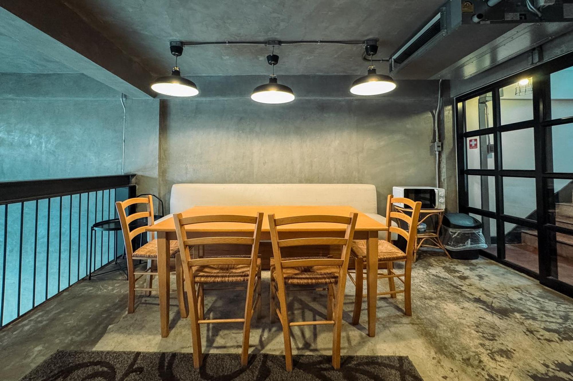 Once In A Blue Moon Cafe And Hostel Chiang Mai Exterior photo